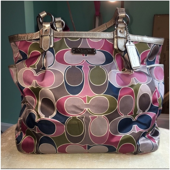 Coach Gallery Optic Tote EUC - Picture 8 of 9